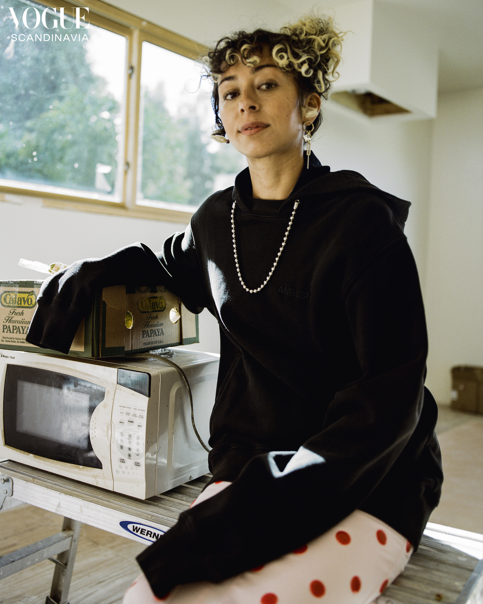 lizziearmanto7 lores